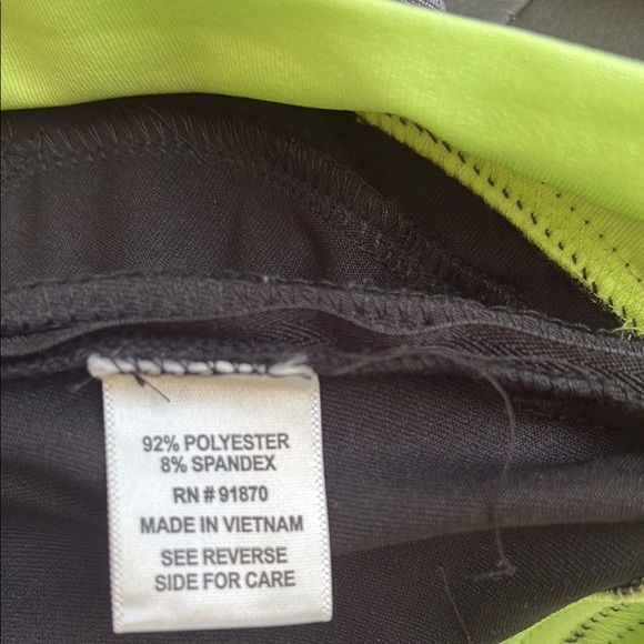 Bolle Bundle - lot of 4 Women's High Performance Athletic Tank Tops EUC. SZ:M - Picture 4 of 16